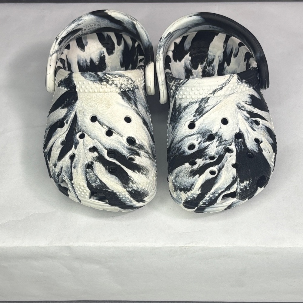 Crocs Kids Tie Dye Clogs Black White Toddler Size C4 Slip On Shoes